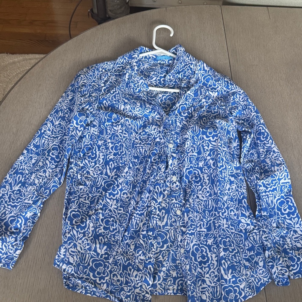 J. McLaughlin Blue and White Floral Button-Up Shirt